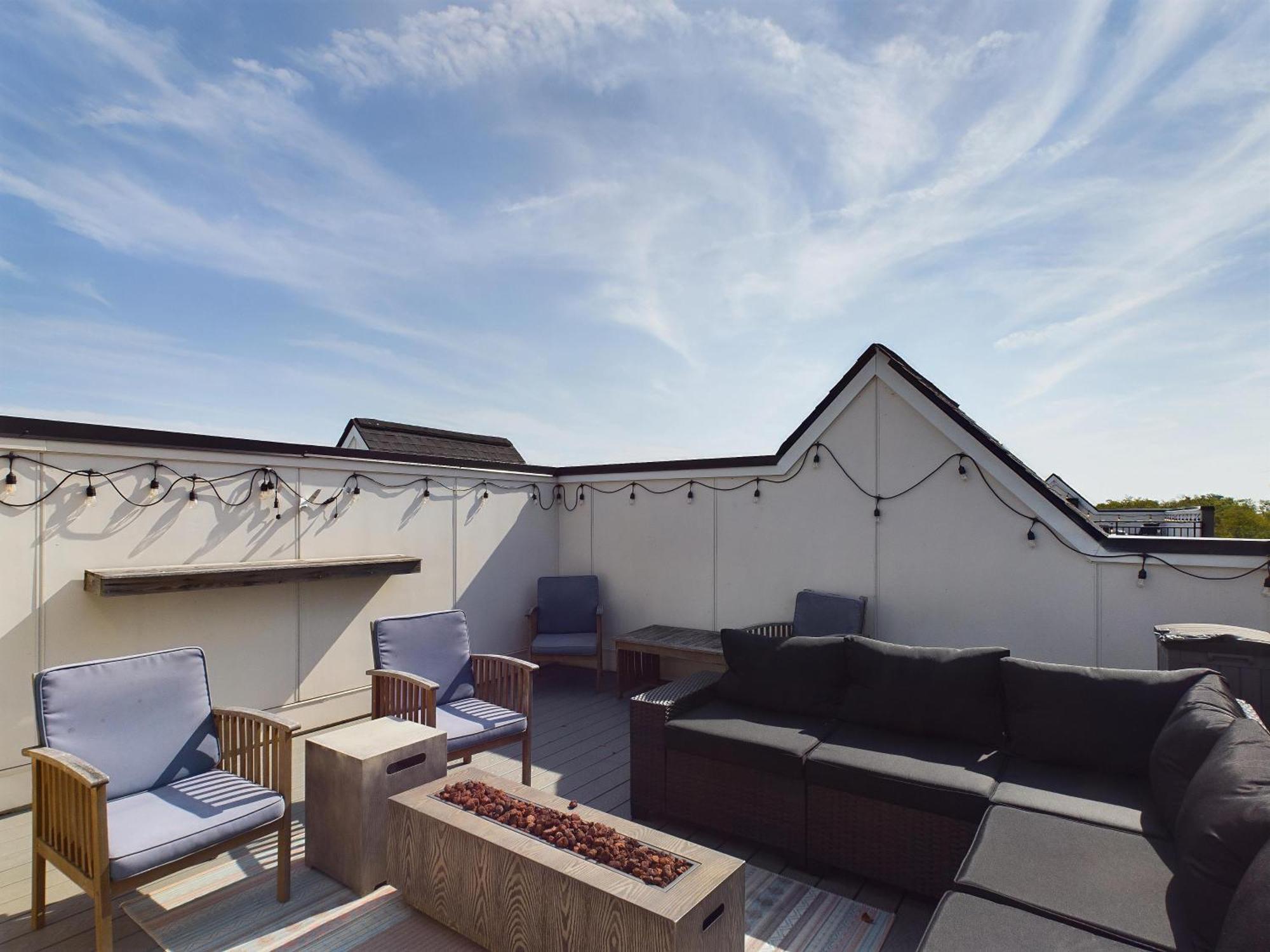 Country Lyric - Mins To Downtown - Rooftop Deck Nashville